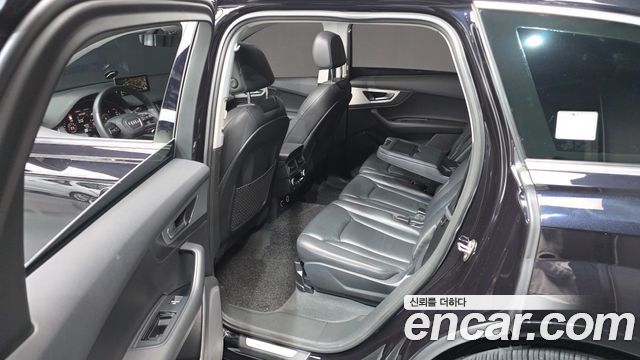 Audi Q7 2019 — photo 11