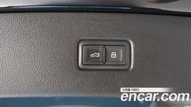 Audi Q7 2019 — photo 20