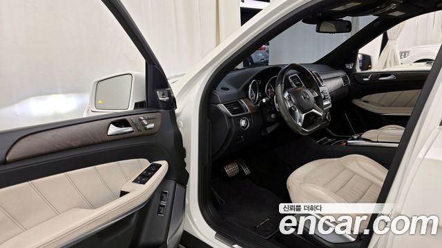 Mercedes-Benz GL-Class 2015 — photo 10