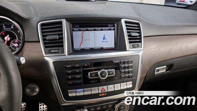 Mercedes-Benz GL-Class 2015 — photo 14