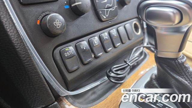 Volvo XC90 2004 — photo 18