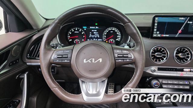 Kia Stinger 2023 — photo 14