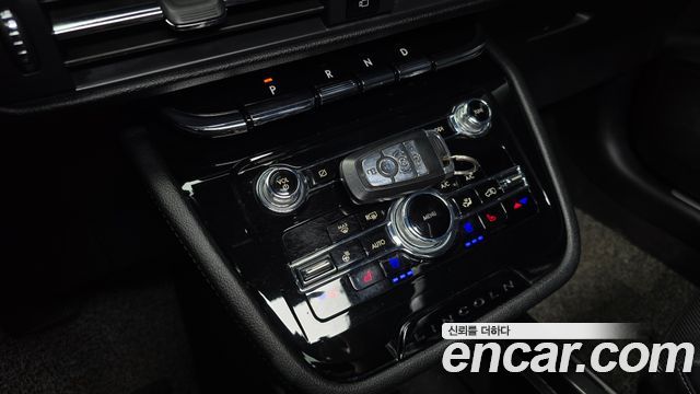 Lincoln Corsair 2022 — photo 9