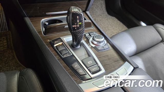 BMW 7-Series 2013 — photo 9