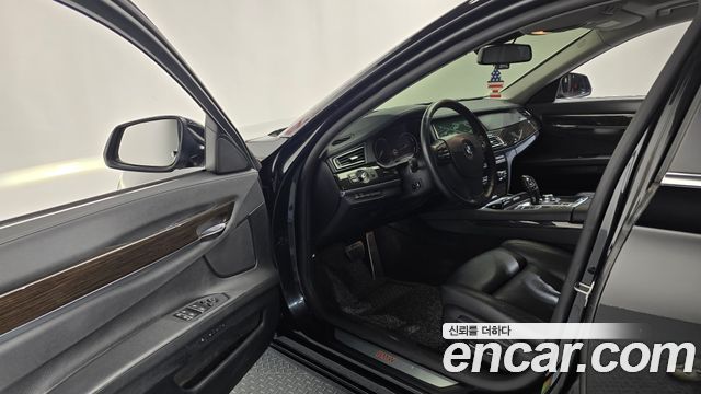 BMW 7-Series 2013 — photo 10
