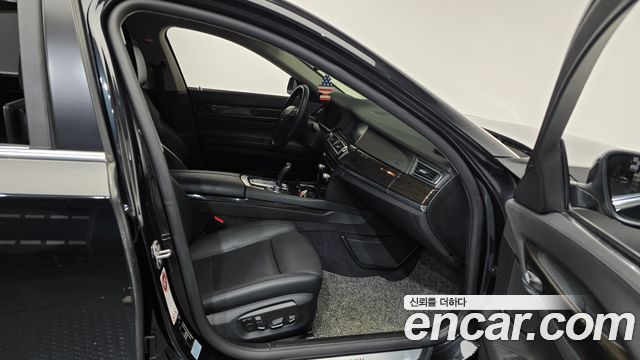 BMW 7-Series 2013 — photo 11