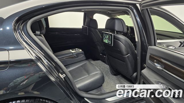 BMW 7-Series 2013 — photo 12