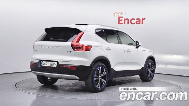 Volvo XC40 2021 — photo 2