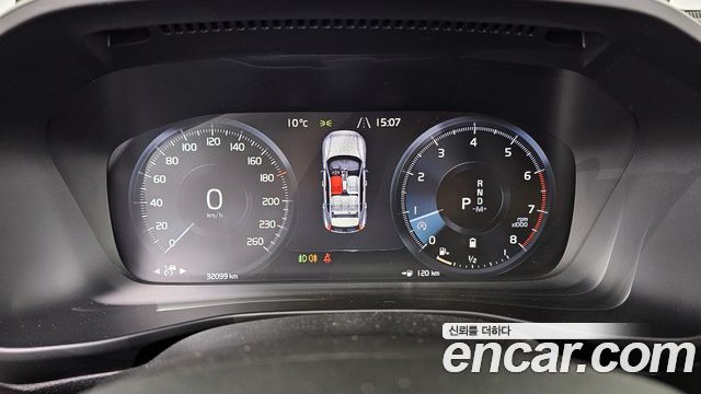 Volvo XC40 2021 — photo 8