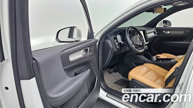 Volvo XC40 2021 — photo 10
