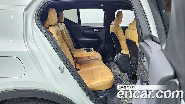 Volvo XC40 2021 — photo 11