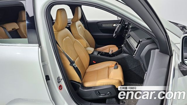 Volvo XC40 2021 — photo 12