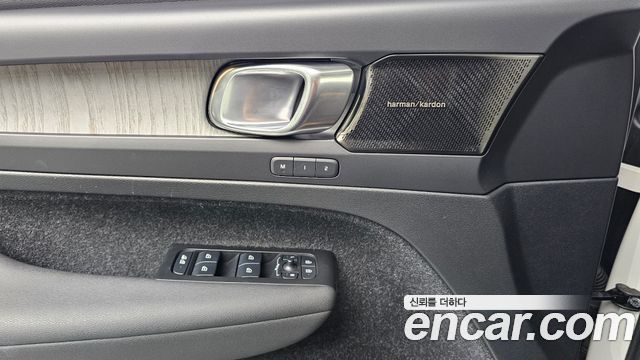Volvo XC40 2021 — photo 14