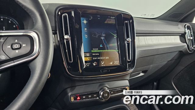 Volvo XC40 2021 — photo 16