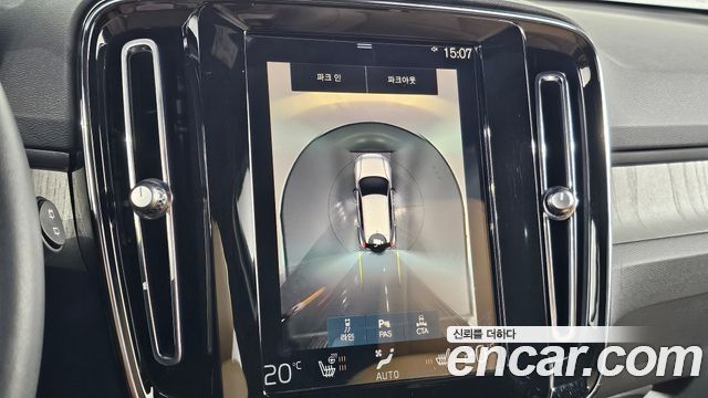 Volvo XC40 2021 — photo 17