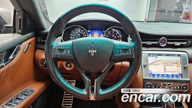 Maserati Quattroporte 2016 — photo 13