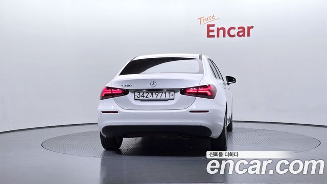 Mercedes-Benz A-Class 2020 — photo 4