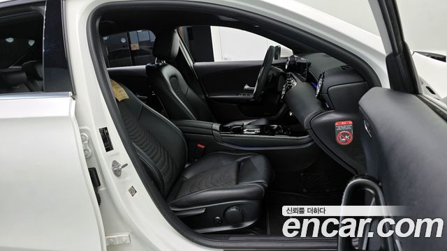 Mercedes-Benz A-Class 2020 — photo 10