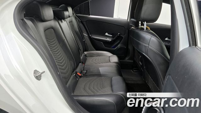 Mercedes-Benz A-Class 2020 — photo 12