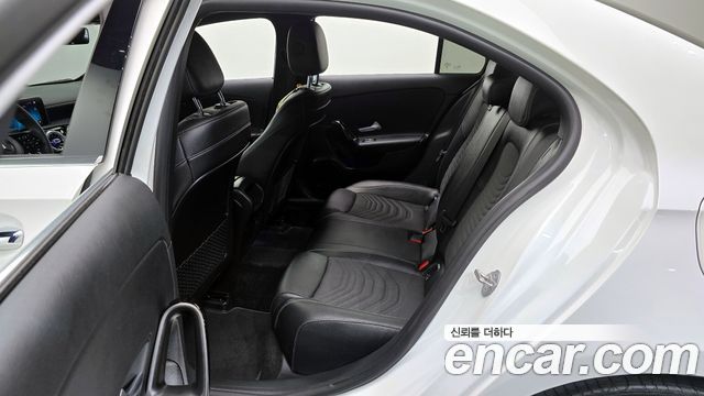 Mercedes-Benz A-Class 2020 — photo 13