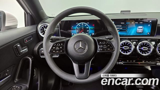 Mercedes-Benz A-Class 2020 — photo 14