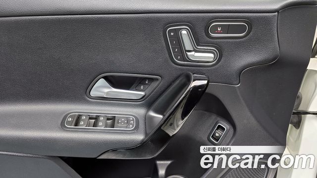 Mercedes-Benz A-Class 2020 — photo 18
