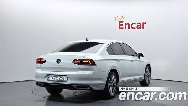 Volkswagen Passat 2022 — photo 2