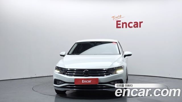 Volkswagen Passat 2022 — photo 3