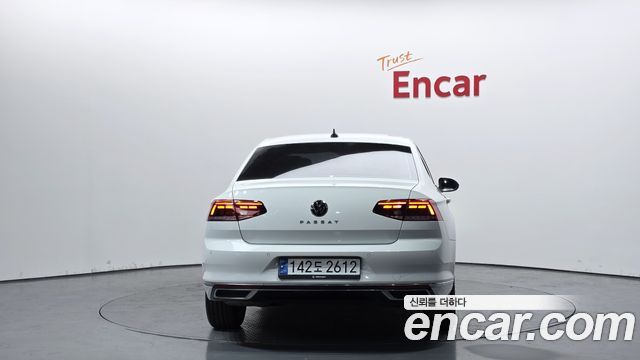 Volkswagen Passat 2022 — photo 4