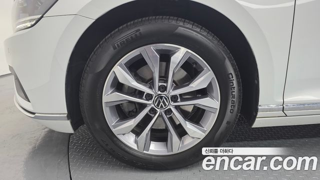 Volkswagen Passat 2022 — photo 5