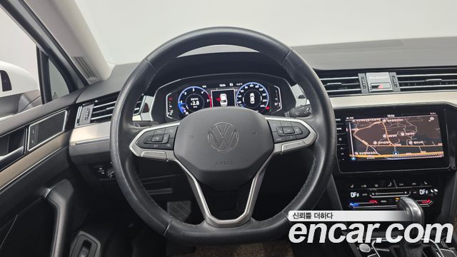 Volkswagen Passat 2022 — photo 13