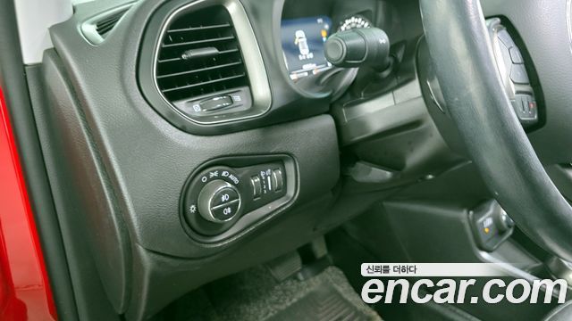 Jeep Renegade 2019 — photo 17