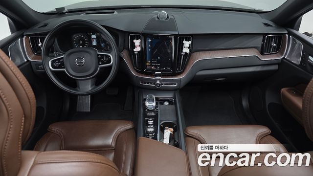 Volvo XC60 2021 — photo 7
