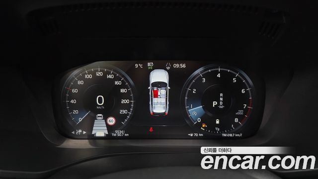 Volvo XC60 2021 — photo 8