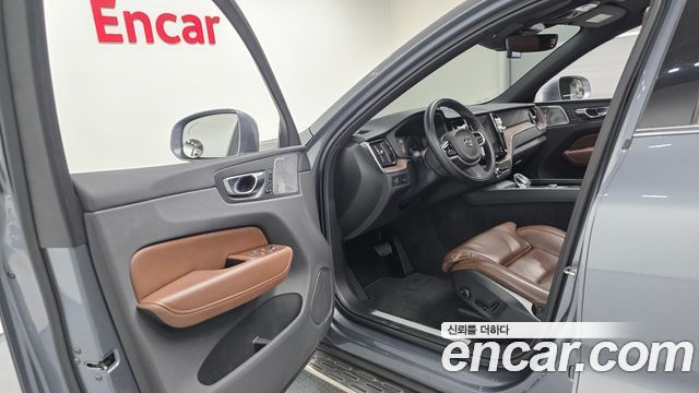 Volvo XC60 2021 — photo 10