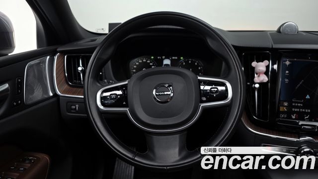 Volvo XC60 2021 — photo 13