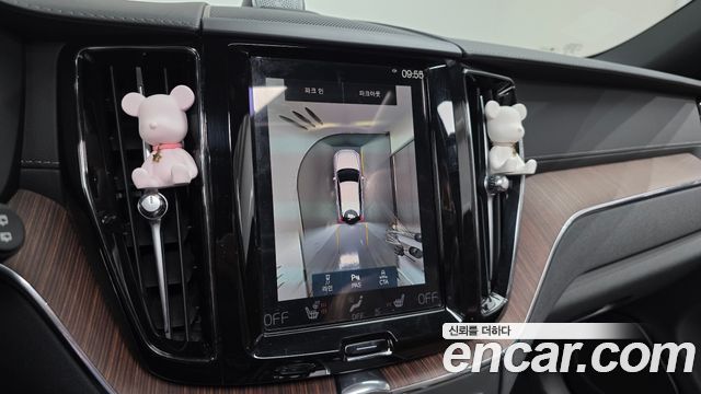Volvo XC60 2021 — photo 15