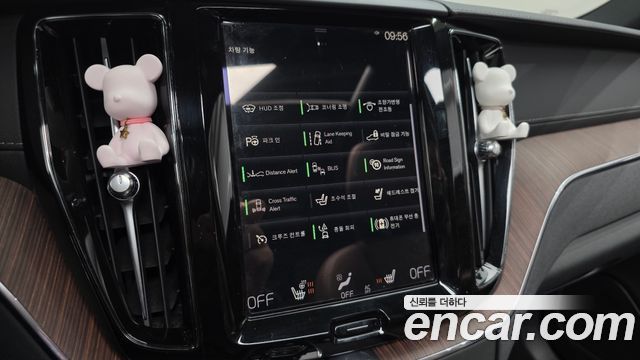 Volvo XC60 2021 — photo 16