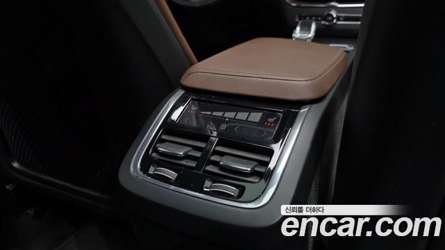 Volvo XC60 2021 — photo 19