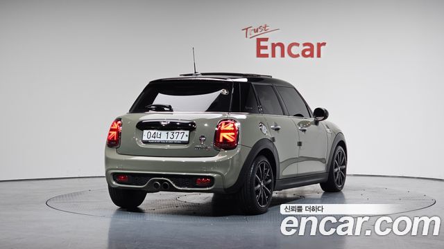 Mini Cooper 2019 — photo 1