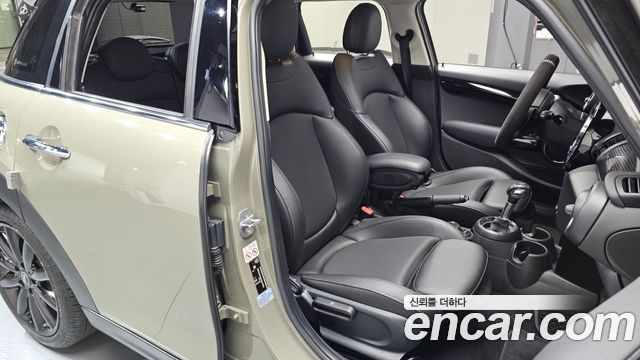 Mini Cooper 2019 — photo 9