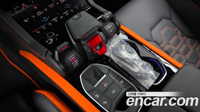 Lamborghini Urus 2025 — photo 9