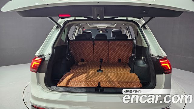 Volkswagen Tiguan 2023 — photo 20
