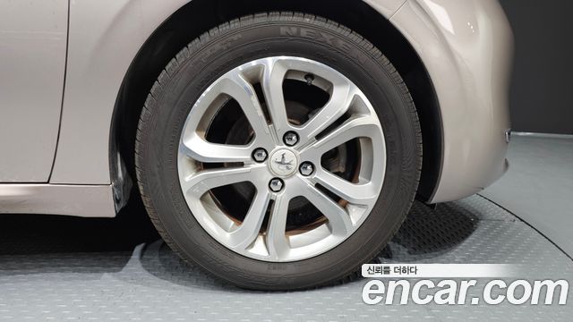Peugeot 208 2013 — photo 5