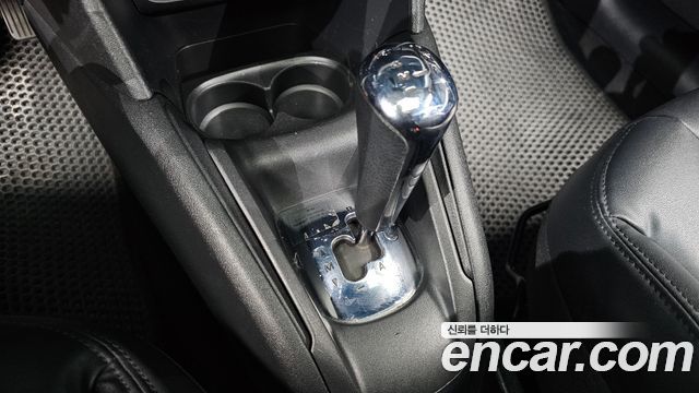 Peugeot 208 2013 — photo 9
