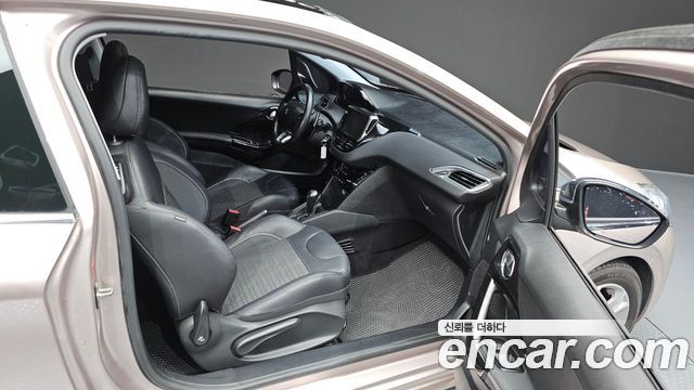 Peugeot 208 2013 — photo 11