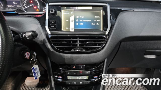Peugeot 208 2013 — photo 16