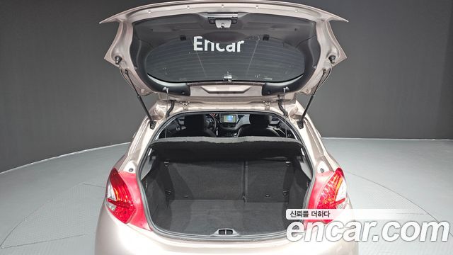 Peugeot 208 2013 — photo 20