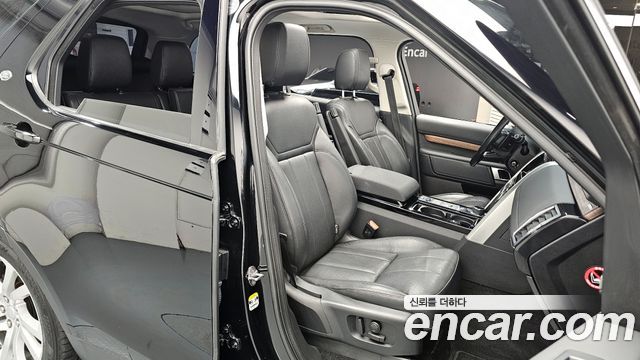 Land Rover Discovery 2018 — photo 12