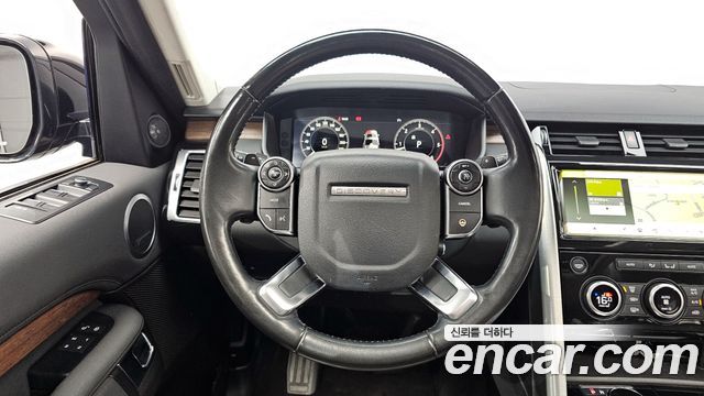 Land Rover Discovery 2018 — photo 13